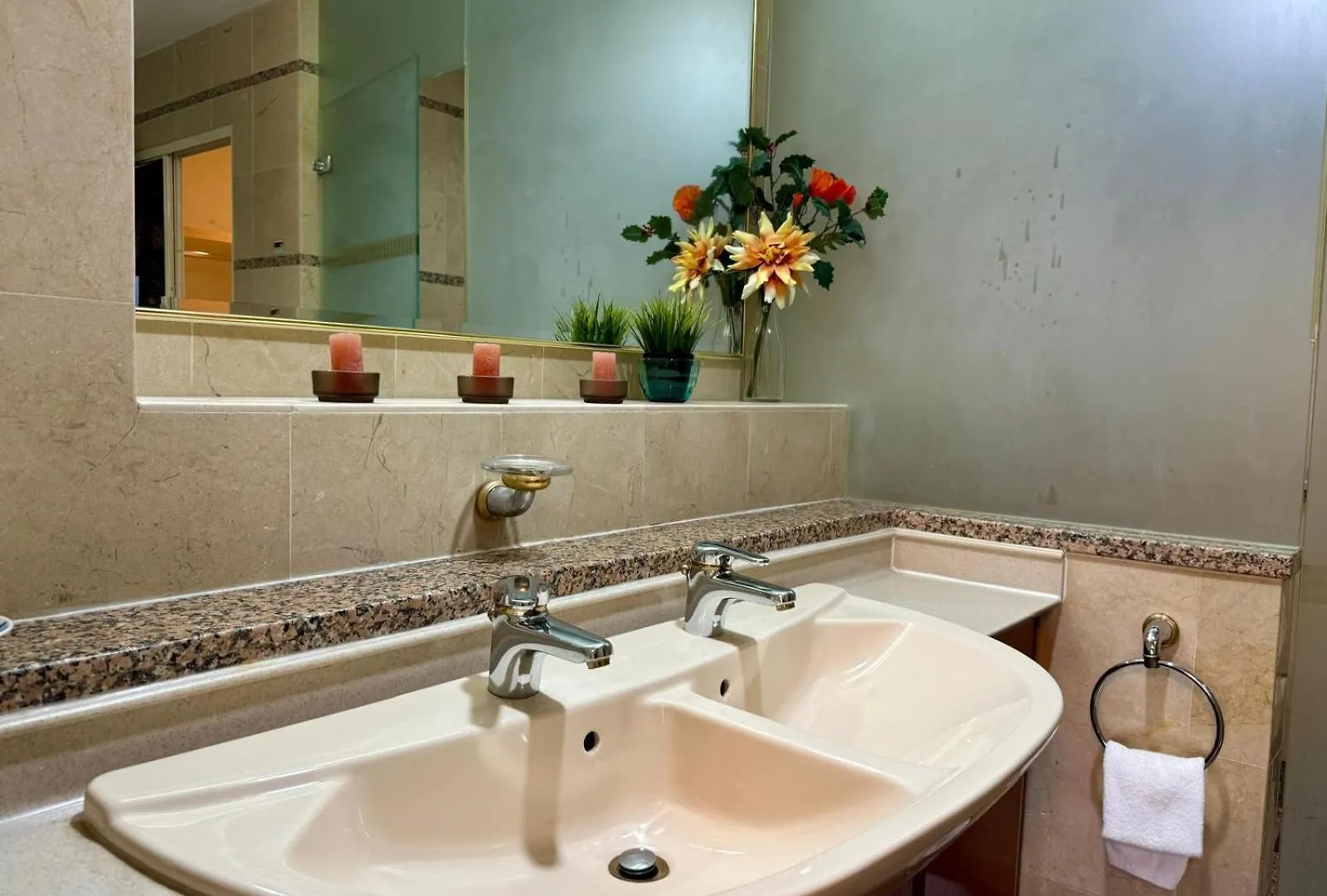 Alocassia Serviced Apartments Singapore